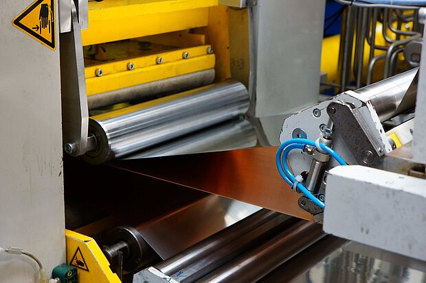 Tin-clad / Aluminum-clad / Copper-clad, Plated Foil / Electroplating, Galvanic Deposition, Metal Layer, Bimetall, Beschichtung, Plattierung, Lotbeschichtung, Oberflächenveredelungen, Oberflächenbehandlungen, plattieren, plattiertes Kupfer, plattiniert, plattiniertes Kupfer,plattierung, plattierverbunde, walzfolien, walzfolie, verzinnung, kupfer-invar-kupfer, cu-treatment, kupfer treatment, cu/ag, versilbert, verzinnt, cu/sn, zinn, zinnbeschichtung, zinnplattierung, plattieren, SCHLENK, aluminium kupfer plattierung, al/cu, Walzverbunde