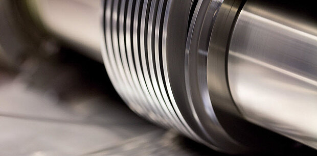 [Translate to English:] Oberflächenbehandlungen, metallischen Verbund von Metallfolien, Solarmodulen, Lithium-Ion Batterien, Automobiltechnik, folien, spulen, ringe, rollen, bänder,  reel-to-reel verfahren